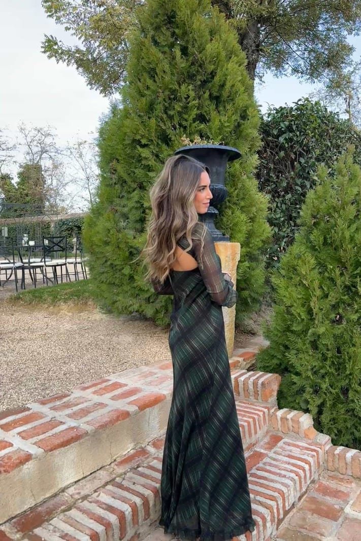 Alquilar Harper Dress Verde de Baymo - vestido para graduación, fin de carrera u orla en Jointy