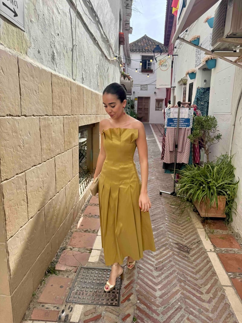 Alquilar Vestido midi oliva palabra de honor de Bimani - vestido de invitada para bodas, comunión, bautizo o graduación en Jointy