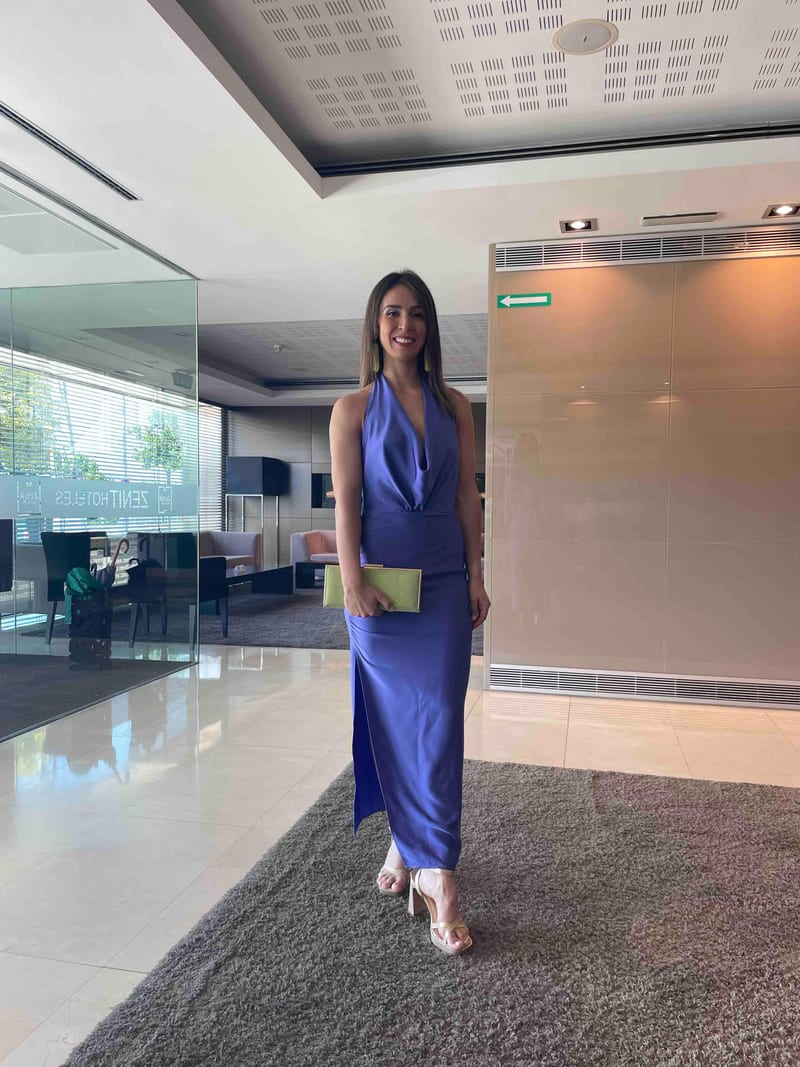 Alquilar Vestido largo azul violeta de cuello halter de Cardié - vestido de invitada para bodas, comunión, bautizo o graduación en Jointy