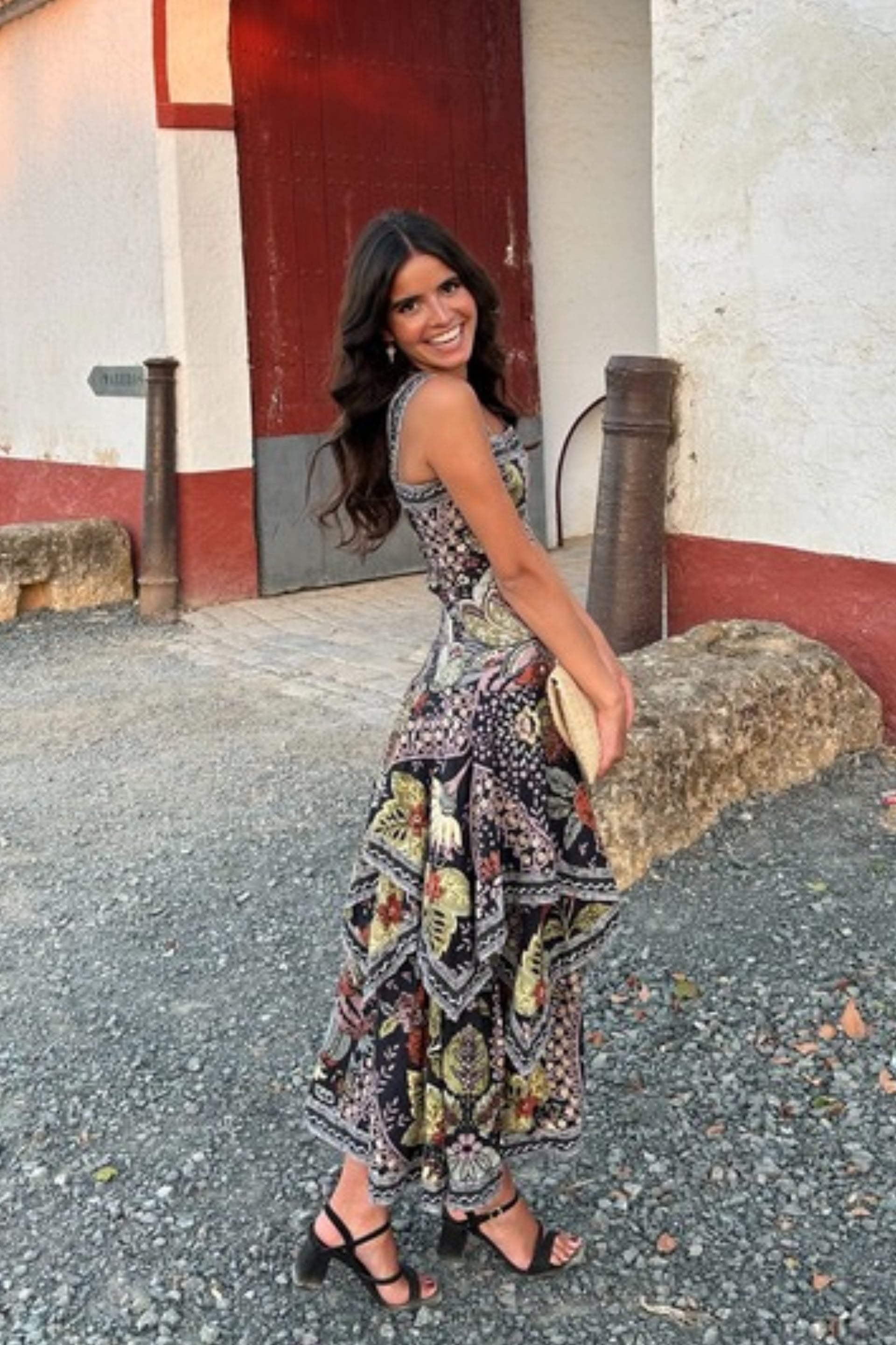 Vestido de invitada para graduación disponible para alquilar en Jointy