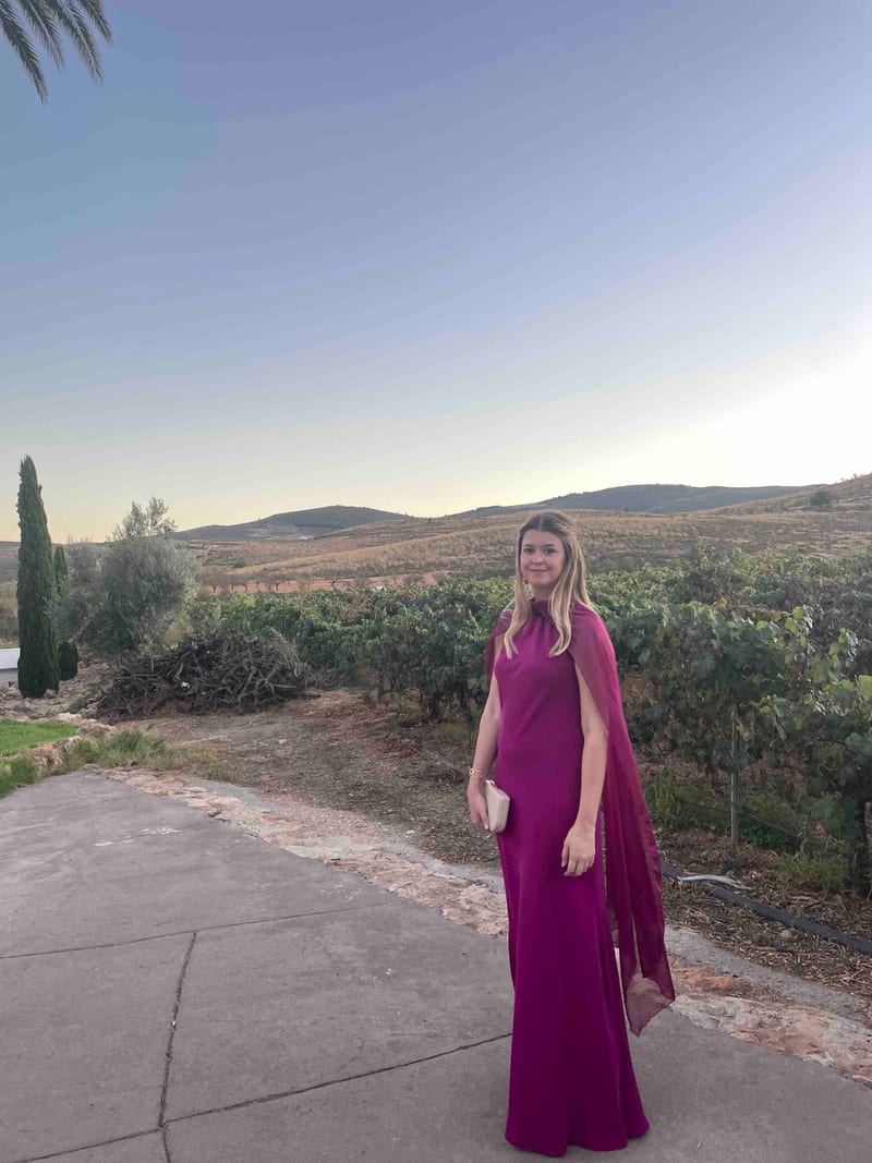 Alquilar Vestido boda con capa de Scarlatta, talla S, en Jointy