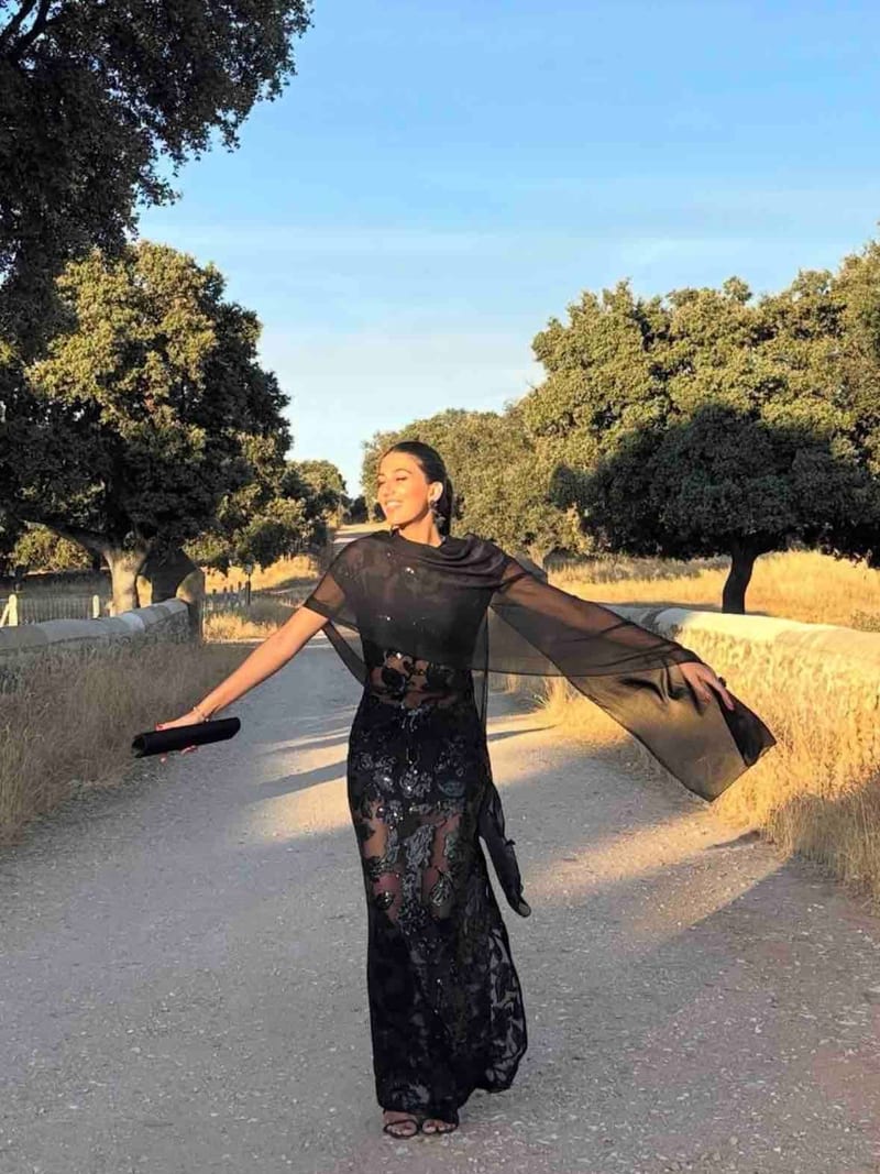 Alquilar Vestido negro transparencias LiuJo de Liu Jo, talla S, en Jointy