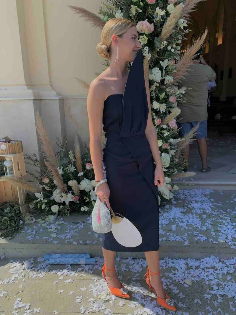 Alquilar Vestido invitada estructura azul marino de Satela, talla S, en Jointy