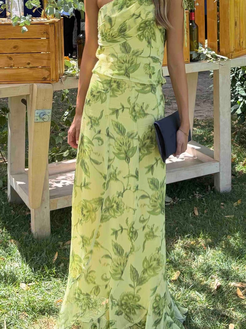 Alquilar Conjunto verde lima de un hombro de Baymo - vestido de invitada para boda en Jointy