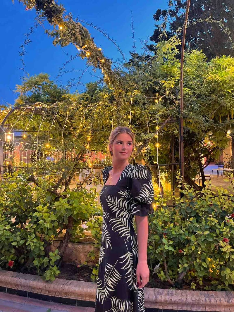 Alquilar Vestido largo negro con hojas de palmera de Coosy — vestido de invitada para bodas, comunión, bautizo o graduación en Jointy
