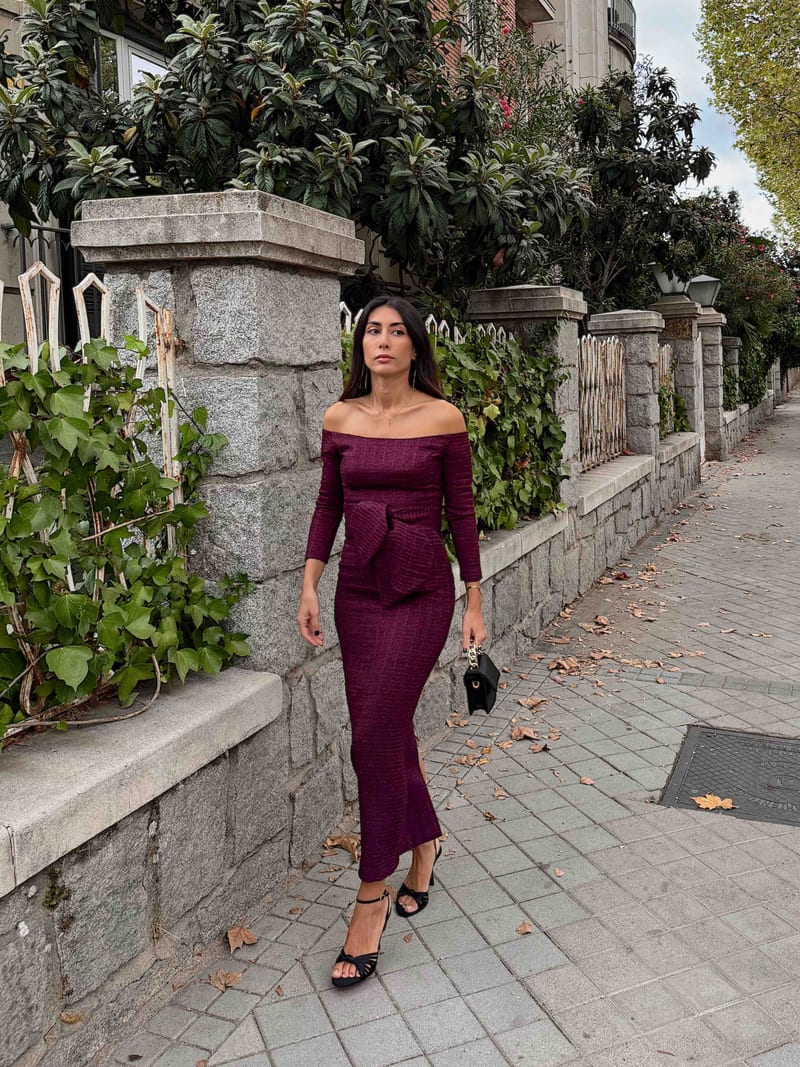 Alquilar Vestido largo granate con lazo en la cintura de Coosy en Jointy