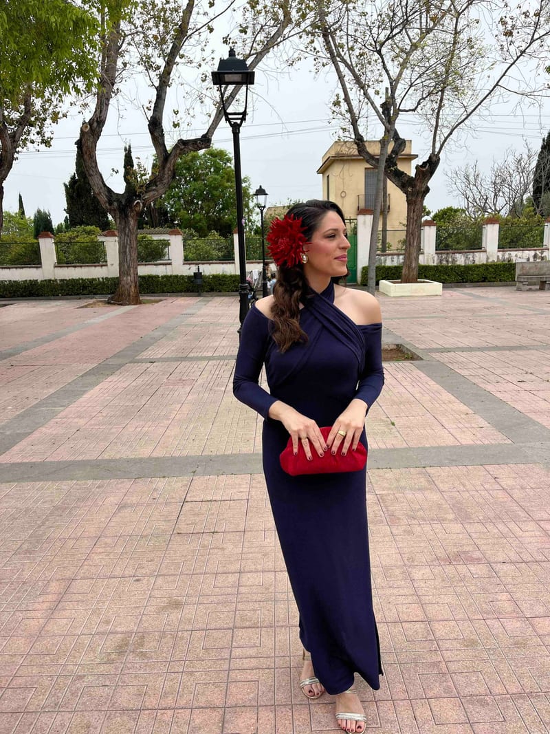 Vestido azul marino con cuello halter y manga larga - vestido de invitada para fiesta en Jointy