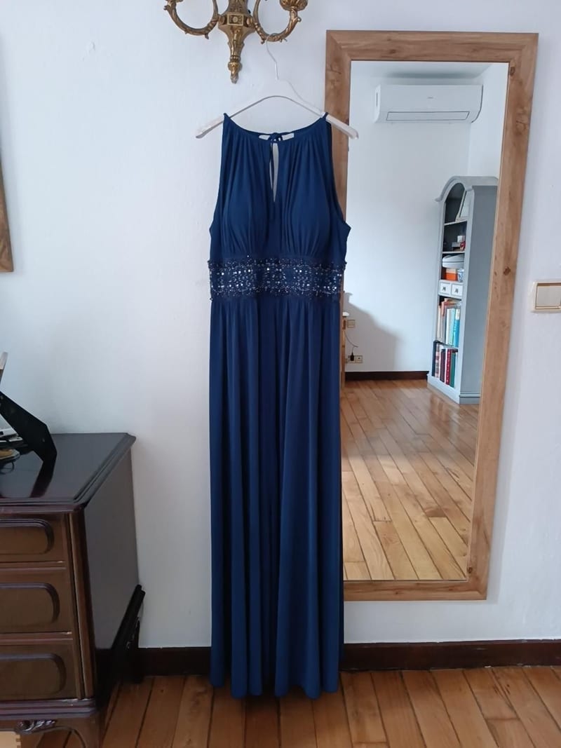 Alquilar Vestido largo azul con pedrería en la cintura de El Corte Inglés, talla M, en Jointy