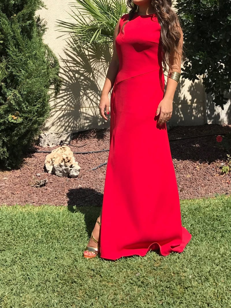Alquilar Vestido largo rojo de Carolina Herrera, talla S, en Jointy