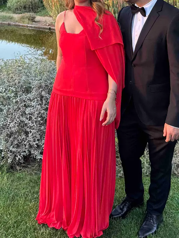 Alquilar Vestido de Invitada de Victoria Coleccion, talla L, en Jointy