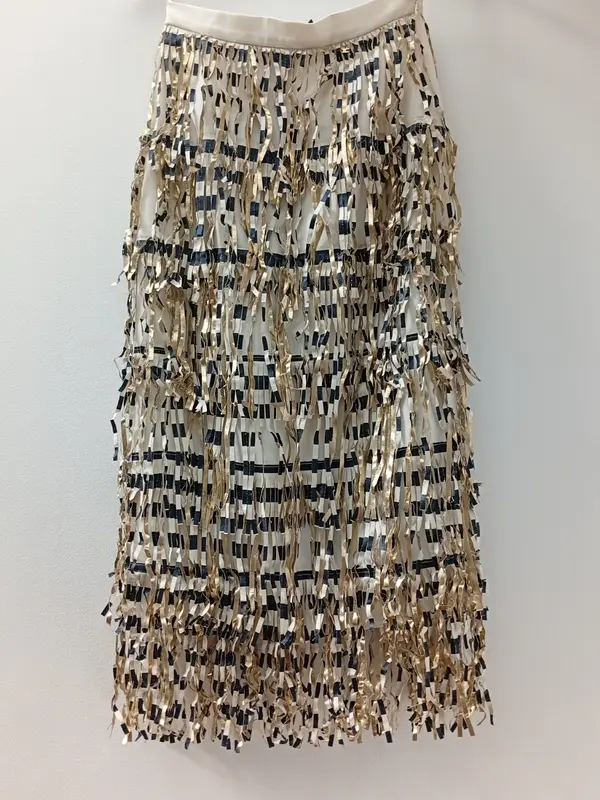 Alquilar FALDA MIDI FLECOS de Elisabetta Franchi, talla XS, en Jointy