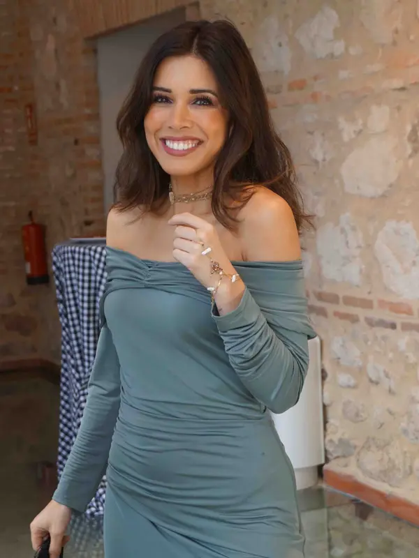 Alquilar Vestido invitada boda de Cardié, talla S, en Jointy