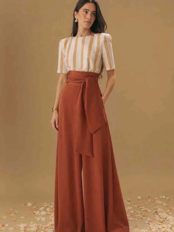 Alquilar Conjunto blusa+pantalón+fajín de Lozanía, talla S, en Jointy