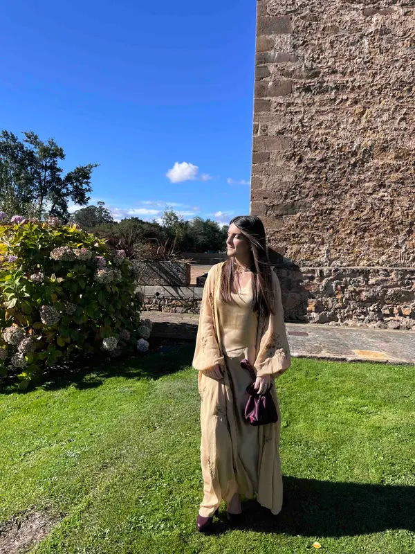 Alquilar Vestido Bimani dorado, talla M, en Jointy