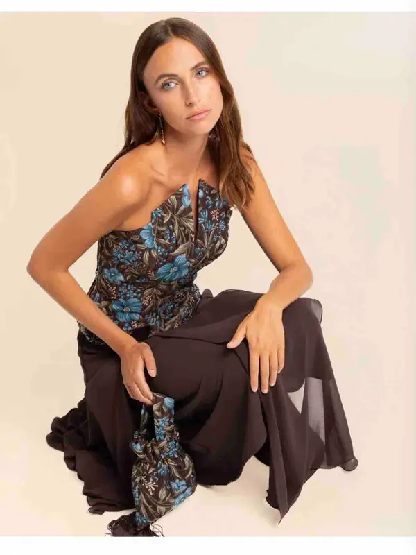Alquilar Conjunto , usado una sola vez . Muy favorecedor. No incluye bolso . de The Are, talla XS, en Jointy