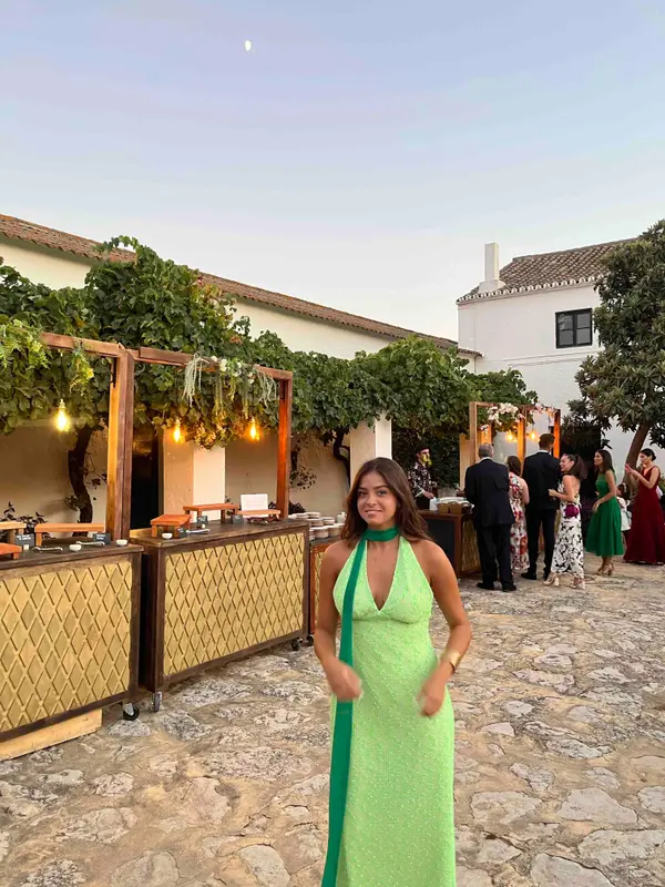 Alquilar Vestido de invitada de Claw The Label, talla S, en Jointy