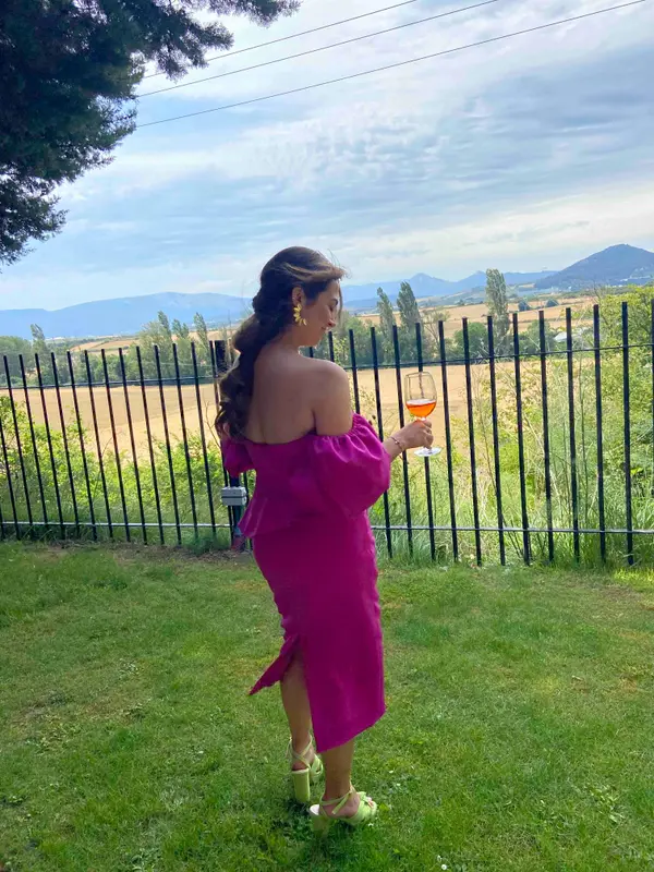 Alquilar Vestido invitada Isabel Magenta Miphai, talla M, en Jointy