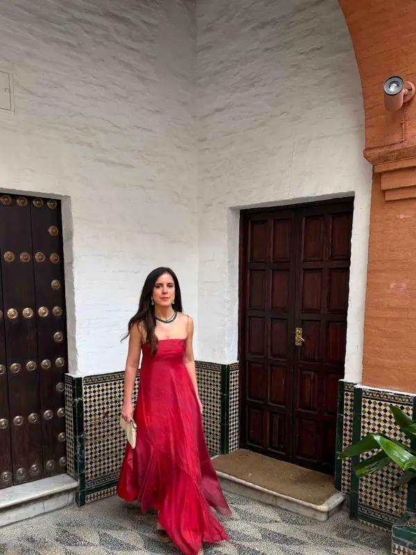 Alquilar Vestido rojo de organza de T.ba - invitada de T.ba life, talla XS, en Jointy
