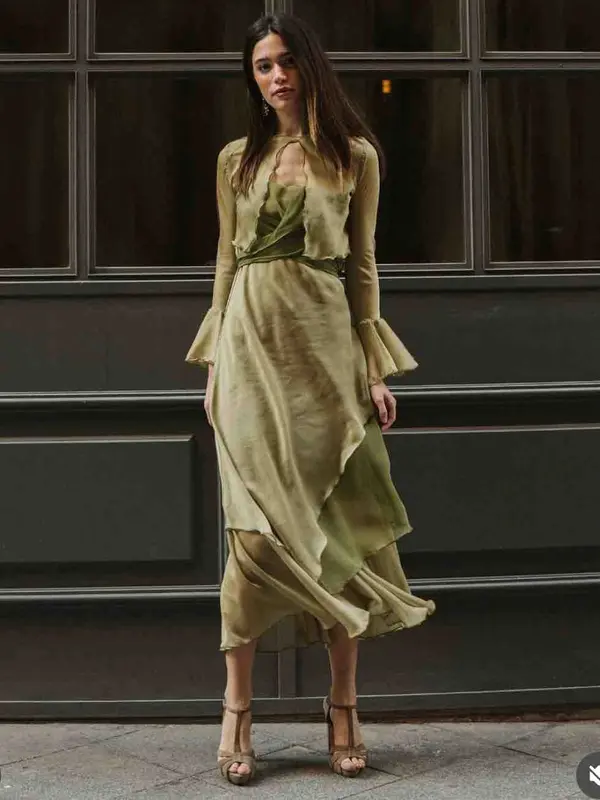 Alquilar Vestido verde oliva + Chaqueta Rental Mode, talla XS, en Jointy