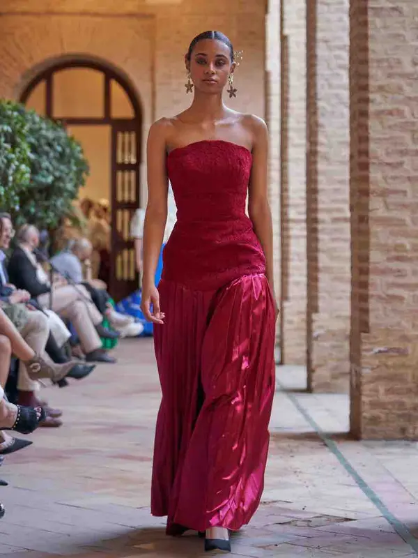 Alquilar Vestido en dos encajes de Alba Carmona, talla S, en Jointy