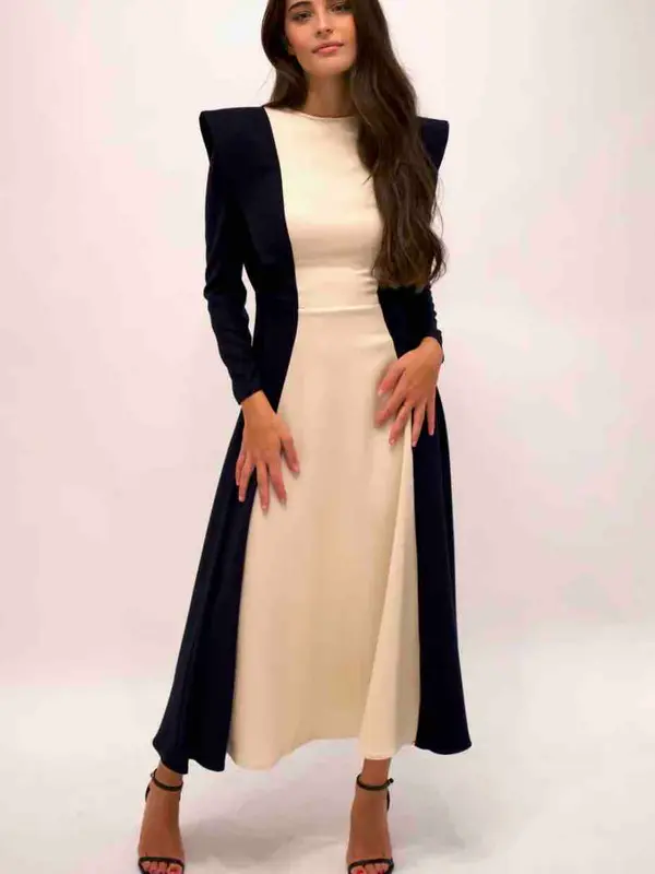 Alquilar Elegante vestido marino IQ de The IQ Collection, talla M, en Jointy