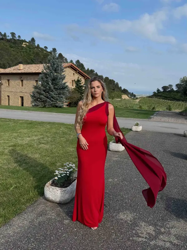 Alquilar Vestido de evento largo de miphai, talla S, en Jointy