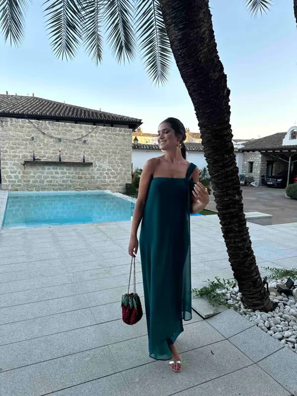 Alquilar Vestido verde THE ARE, talla S, en Jointy
