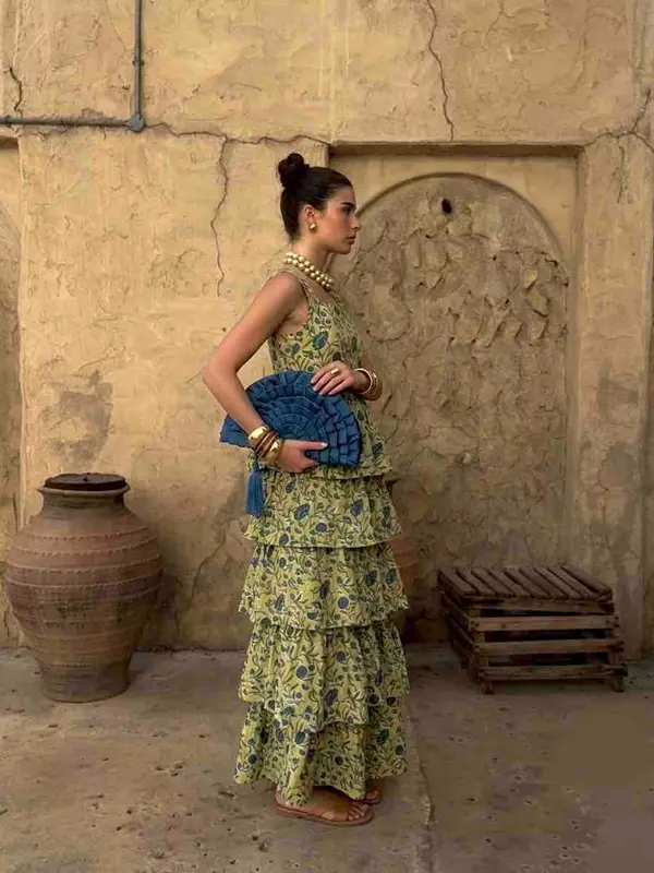 Alquilar Vestido volantes y flores Sfera, talla XS, en Jointy