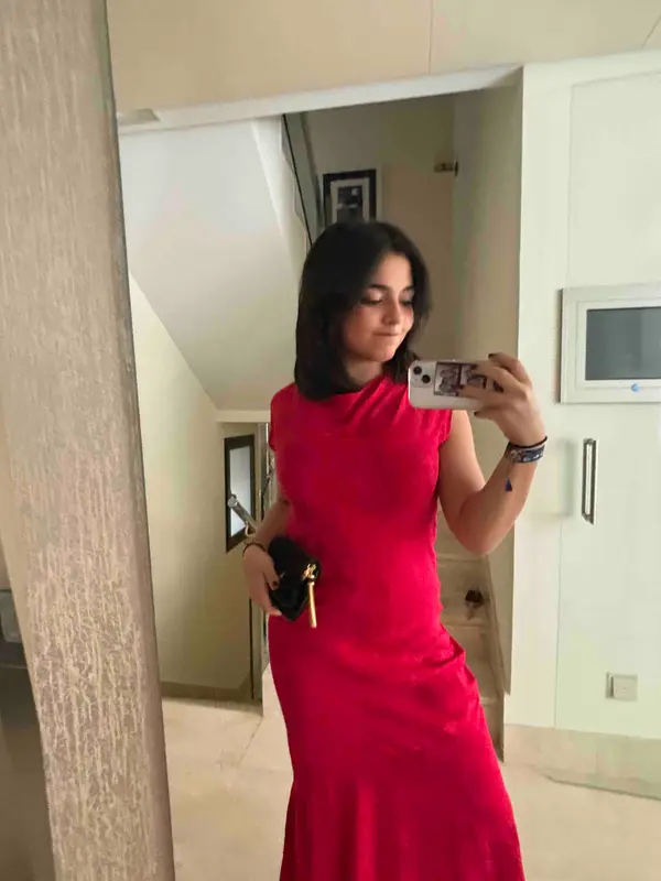 Alquilar Vestido rojo THE ARE, talla S, en Jointy