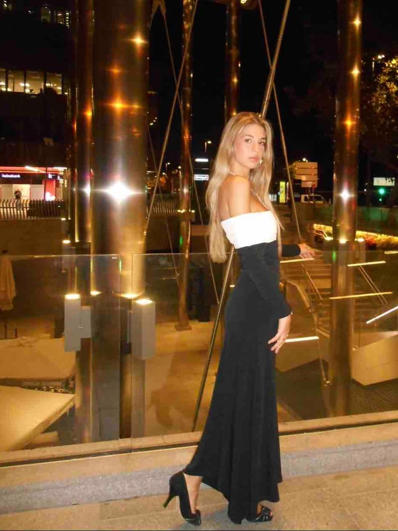 Alquilar Vestido negro y blanco de Sophie and Lucie de Sophie and Lucie - vestido de invitada para boda de invierno u otoño en Jointy