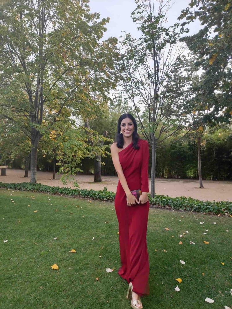 Vestido granate largo de un hombro - vestido de invitada para boda de invierno u otoño en Jointy