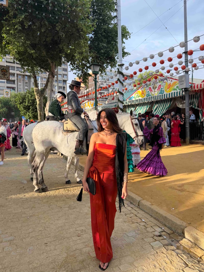 Alquilar Conjunto rojo teja de top y pantalón de Redondo Brand - vestido de invitada para bodas, comunión, bautizo o graduación en Jointy