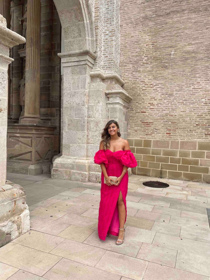Alquilar Vestido largo fucsia con mangas abullonadas de Redondo Brand - vestido de invitada para bodas, comunión, bautizo o graduación en Jointy