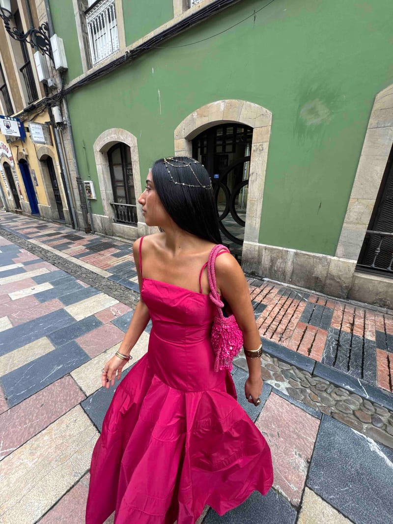 Alquilar Vestido largo fucsia con falda de volantes de Redondo Brand - vestido de invitada para bodas, comunión, bautizo o graduación en Jointy